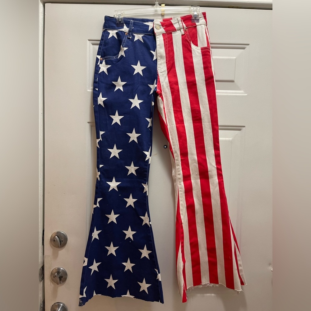 Ranch Dress’n red, white and blue patriotic flare pants. Size 6. NWT
